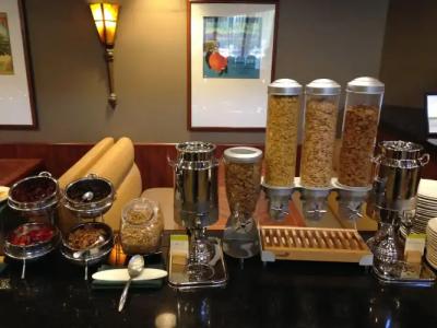 DoubleTree by Hilton Bakersfield - 30