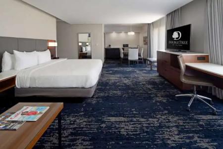 DoubleTree by Hilton Bakersfield - 2