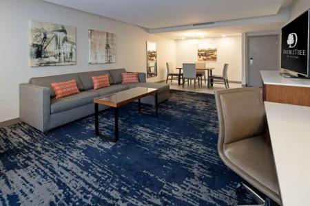 DoubleTree by Hilton Bakersfield - 5