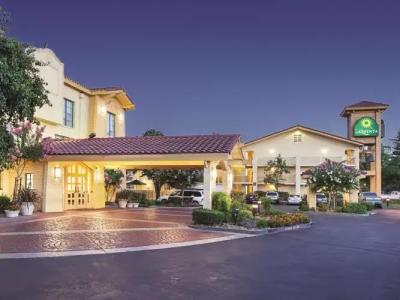 La Quinta Inn by Wyndham Sacramento North - 17