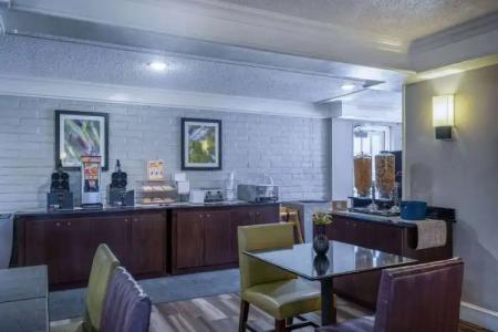 La Quinta Inn by Wyndham Sacramento North - 16