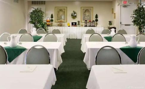 Best Western Plus Pepper Tree Inn - 17