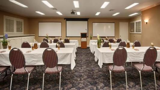 Best Western Plus Pepper Tree Inn - 16