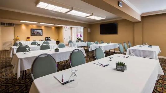 Best Western Plus Pepper Tree Inn - 22