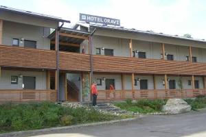 Oravi Apartments, Oravi