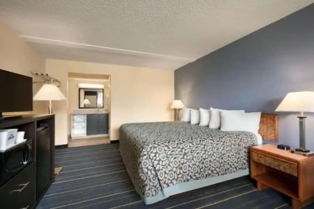 Days Inn by Wyndham Clearwater/Central - 23