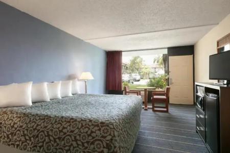Days Inn by Wyndham Clearwater/Central - 25