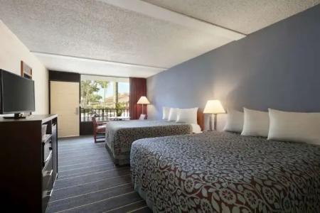 Days Inn by Wyndham Clearwater/Central - 20
