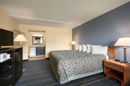 Days Inn by Wyndham Clearwater/Central - 2
