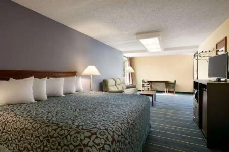 Days Inn by Wyndham Clearwater/Central - 6