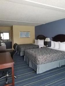 Days Inn by Wyndham Clearwater/Central - 17