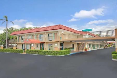Days Inn by Wyndham Clearwater/Central - 10