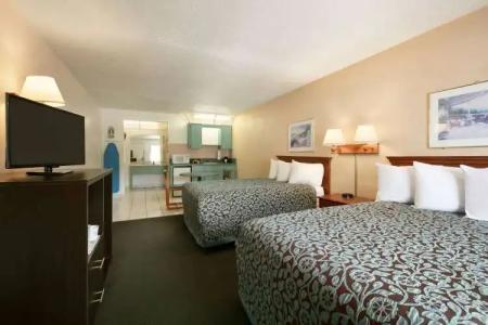 Days Inn by Wyndham Clearwater/Central - 3