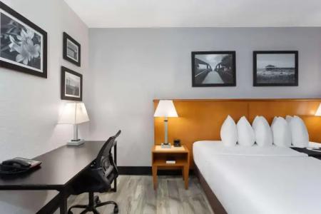 La Quinta Inn by Wyndham Cocoa Beach-Port Canaveral - 30