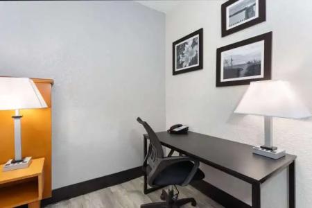 La Quinta Inn by Wyndham Cocoa Beach-Port Canaveral - 2