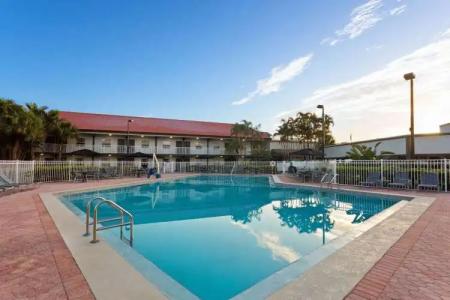 La Quinta Inn by Wyndham Cocoa Beach-Port Canaveral - 10