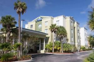 Days Inn & Suites by Wyndham Fort Pierce I-95, Fort Pierce