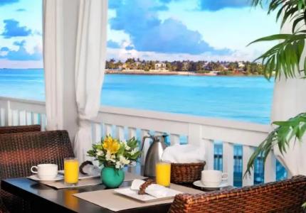 Ocean Key Resort & Spa, a Noble House Resort - 7