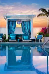 Ocean Key Resort & Spa, a Noble House Resort - 11