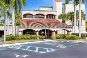 Ramada by Wyndham West Palm Beach Airport, West Palm Beach