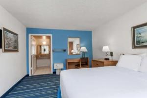 Days Inn by Wyndham West Palm Beach, West Palm Beach