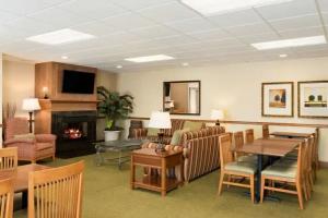 Country Inn & Suites by Radisson, Peoria North, IL, Peoria