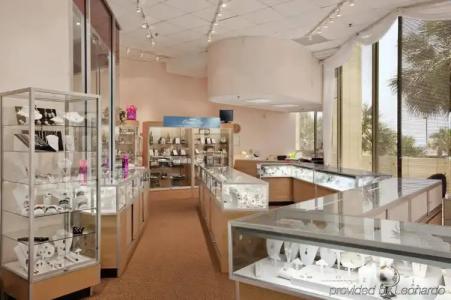 Royale Palms Condominiums - 9