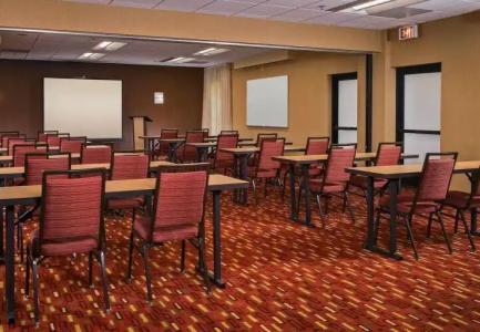 Courtyard Williamsburg - Busch Gardens - 16