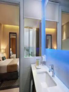 Herbert Samuel The Reef Eilat - 125