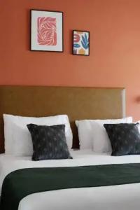 Nova Like - an Atlas - 19