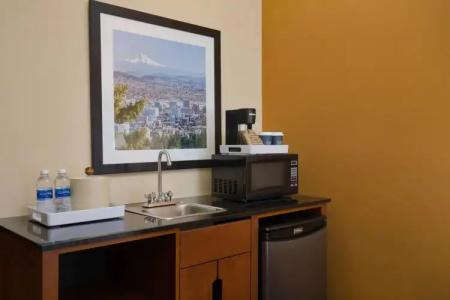 Four Points by Sheraton Portland East - 17