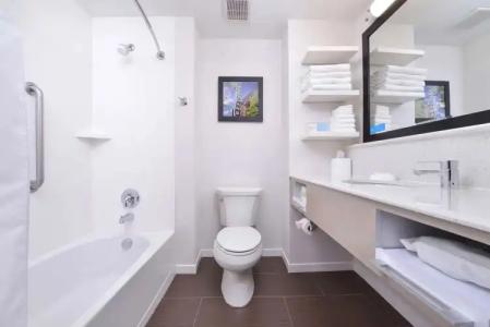 Hampton Inn Portland East - 34