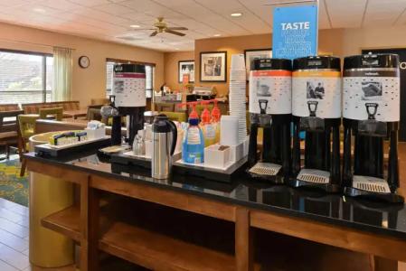 Hampton Inn Portland East - 22