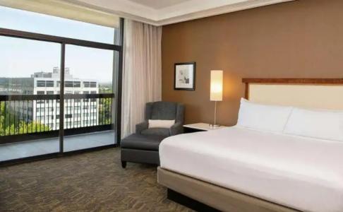 DoubleTree by Hilton Portland - 72