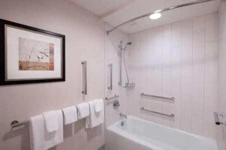 DoubleTree by Hilton Portland - 49