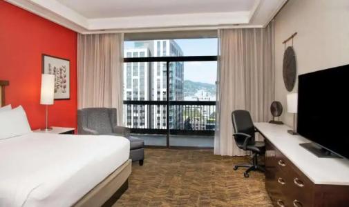DoubleTree by Hilton Portland - 77