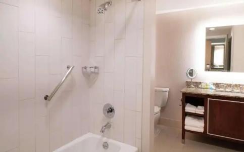 DoubleTree by Hilton Portland - 51