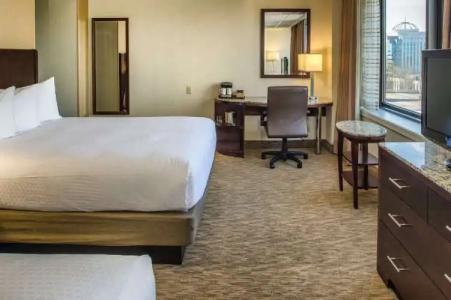 DoubleTree by Hilton Portland - 2