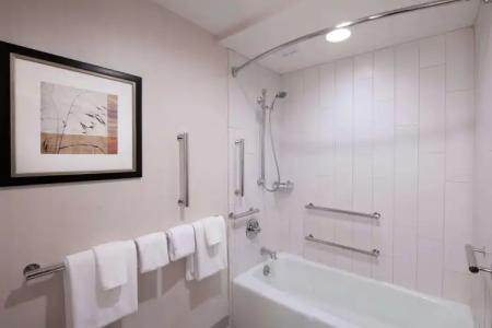 DoubleTree by Hilton Portland - 10