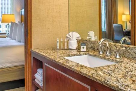 DoubleTree by Hilton Portland - 65