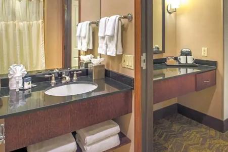 DoubleTree by Hilton Portland - 64