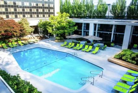 DoubleTree by Hilton Portland - 16