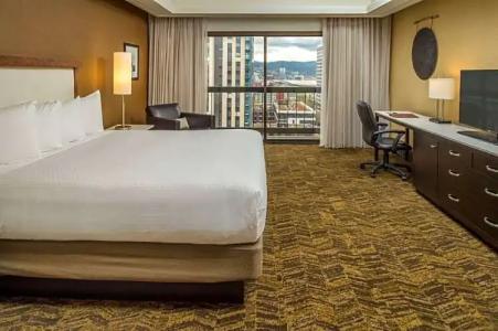 DoubleTree by Hilton Portland - 54