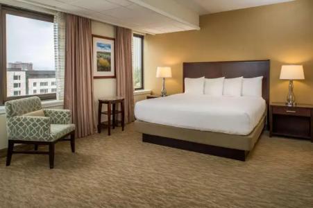 DoubleTree by Hilton Portland - 3