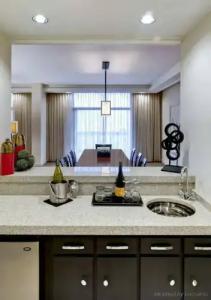 DoubleTree by Hilton Portland - 33