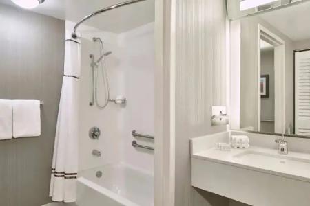 Courtyard Portland Downtown / Convention Center - 10