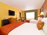 Standard Quadruple room with pool view