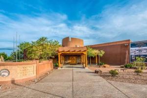 Super 8 by Wyndham Albuquerque West/Coors Blvd, Albuquerque