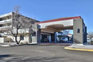 Ramada by Wyndham Albuquerque Midtown, Albuquerque