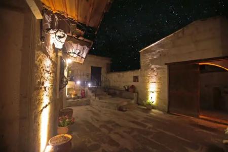 Tulip Cave Suites - 15